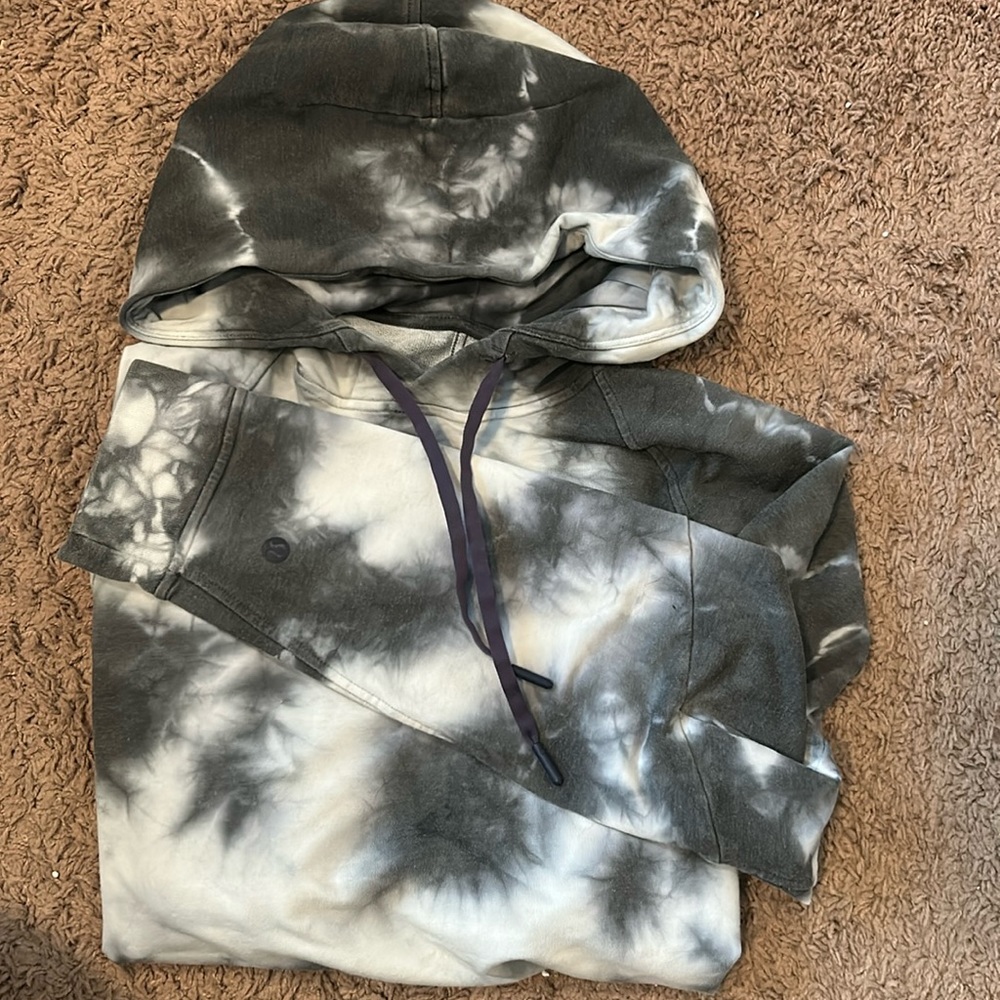 Women’s lululemon tie dye hoodie. EUC
